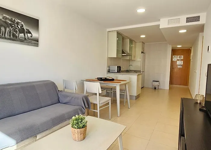 Homes of Spain, Apartamentos Paraiso Vera Playa, Ed Tahiti, Atico B de 2 dormitorios con piscina privada en solárium y barbacoa, pie de playa